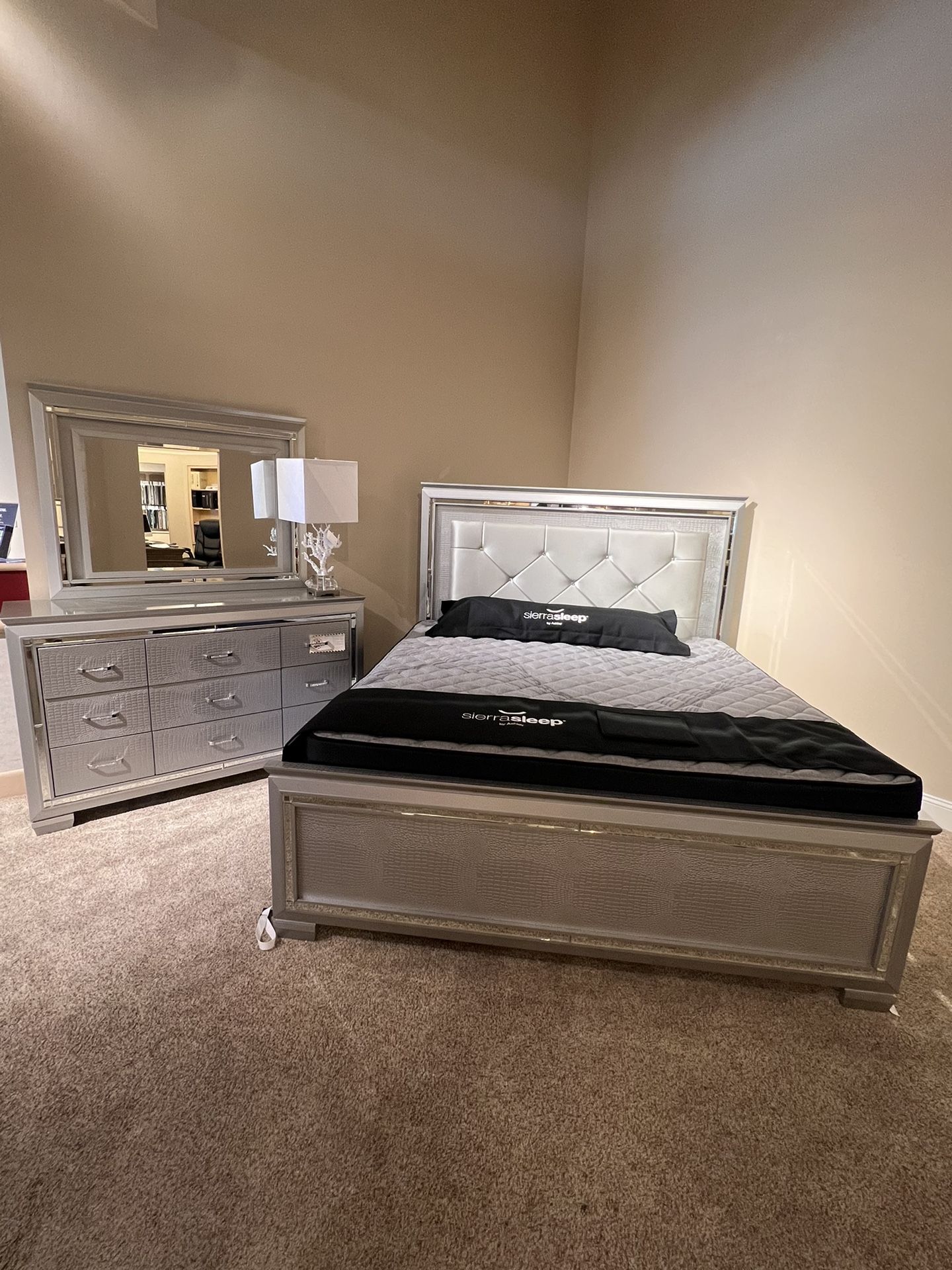 4 Pcs King Bedroom Set