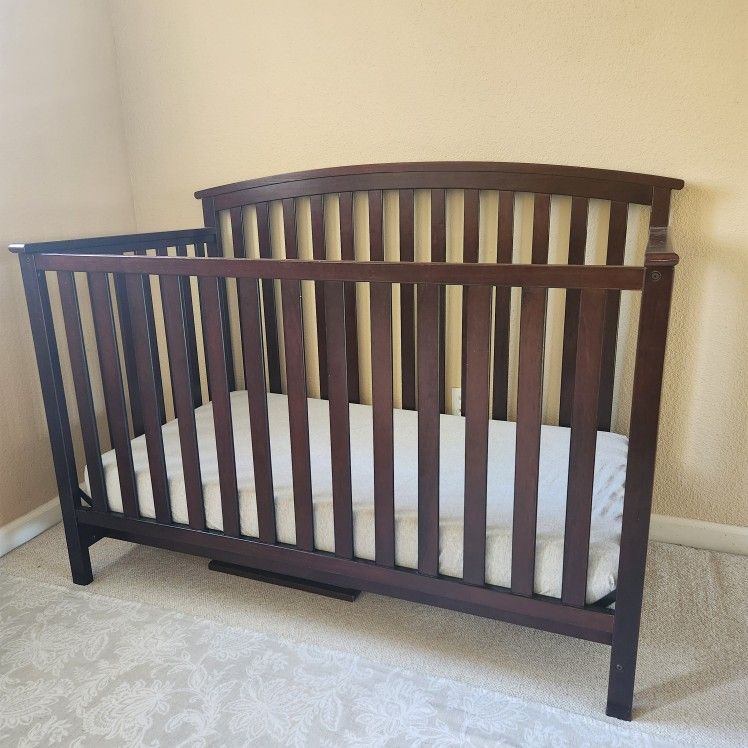 Graco Freeport Convertible Crib With Mattress