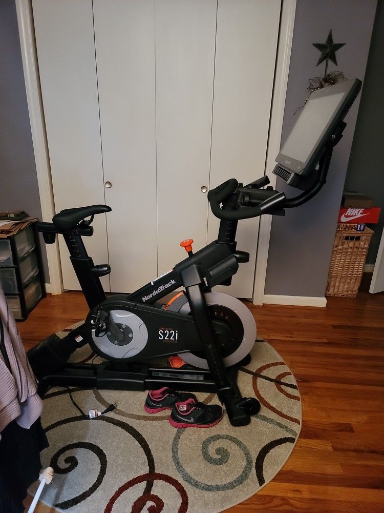 NordicTrack Commercial S22i Studio Cycle