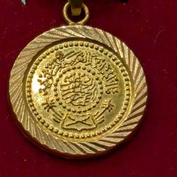 Beautiful Solid Gold Pendant Authentic 21 Karat Gold Very Good Size