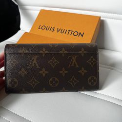 Louis Vuitton Portefeuille Sarah Etoile Monogram Long Wallet for Sale in  Houston, TX - OfferUp