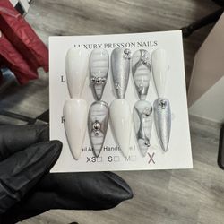 White & Silver Press On Nails