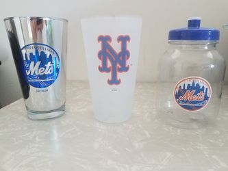 2 New York Mets Glasses 1 NY Mets Water Bottle and Ski Cap