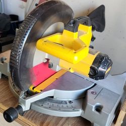 Dewalt 705 12" Compound Miter Saw