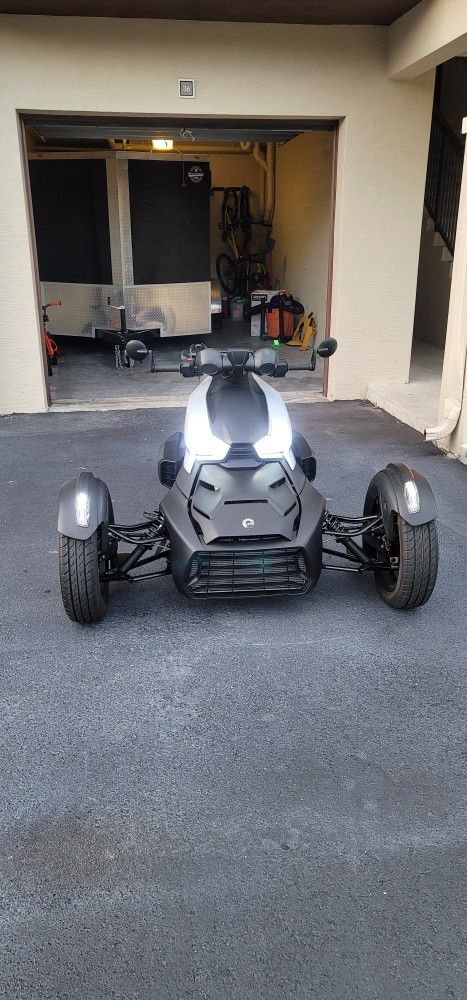 2019 CANAM Spyer