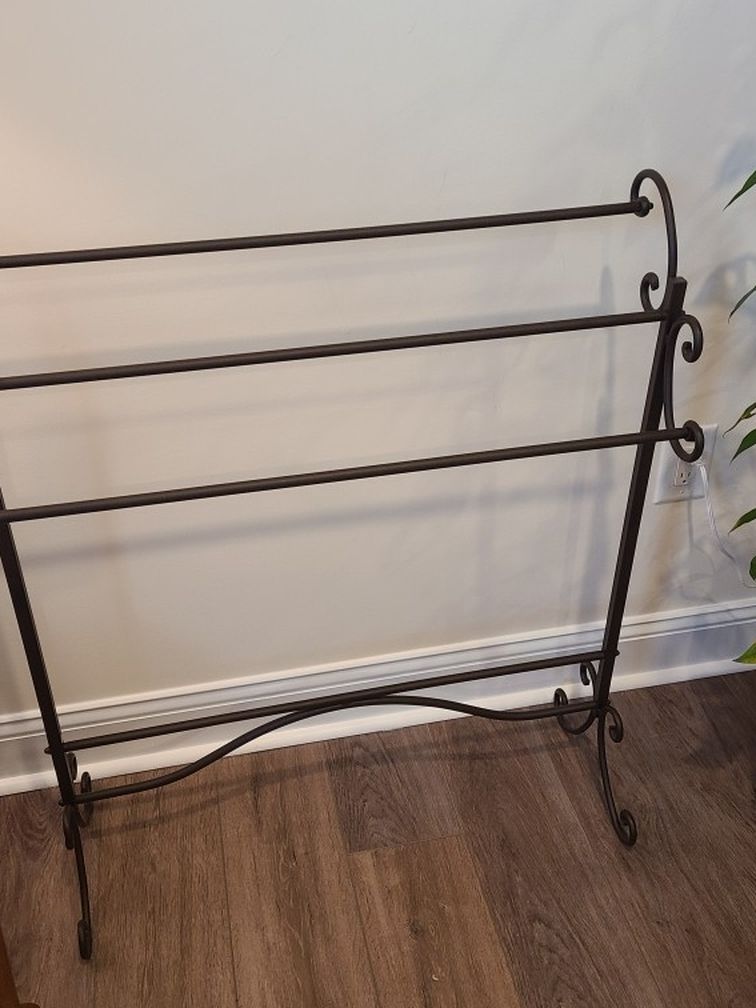 Metal Blanket Rack