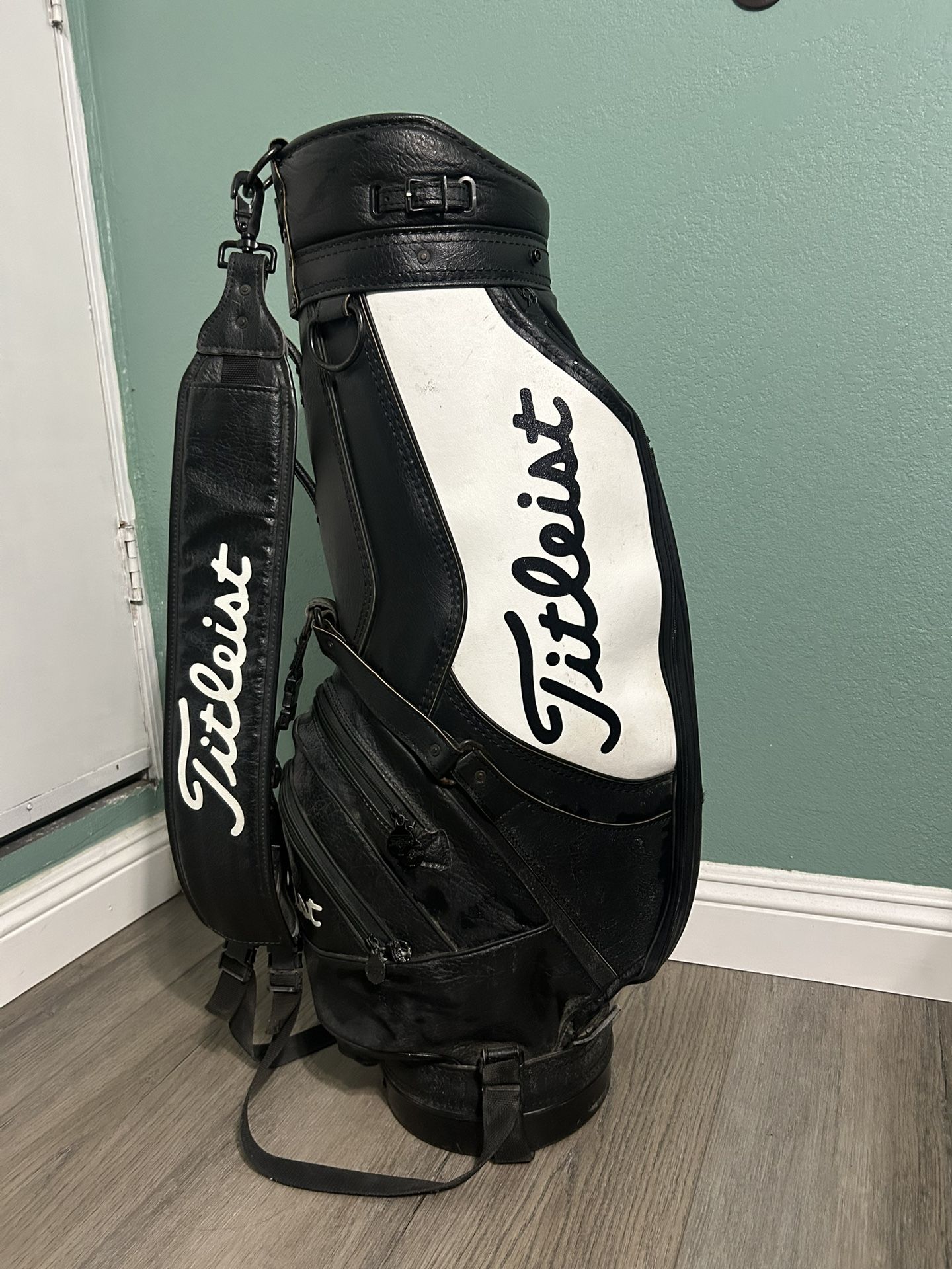 Titleist Vintage Staff Cart Golf Bag Black/White Faux Leather with Strap