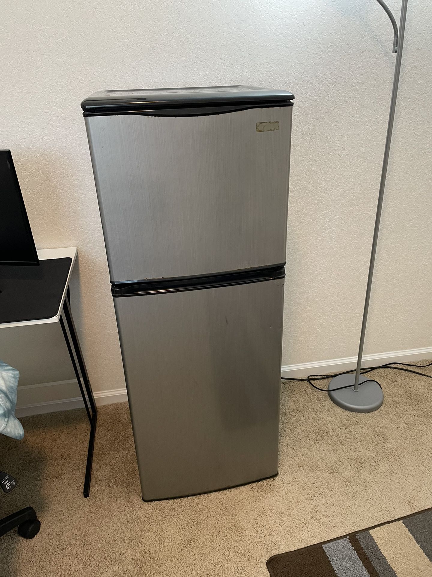 Medium Sized Refrigerator/Freezer