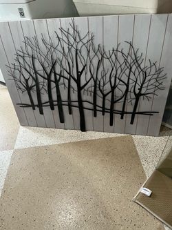 Wall decor with metal design