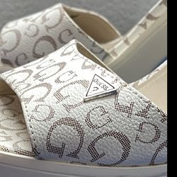 New Guess platforms size 8 4” Heel