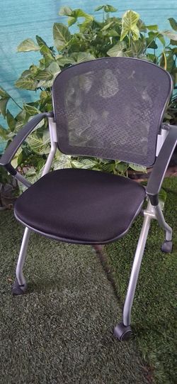 Black Chair With Wheels / like new