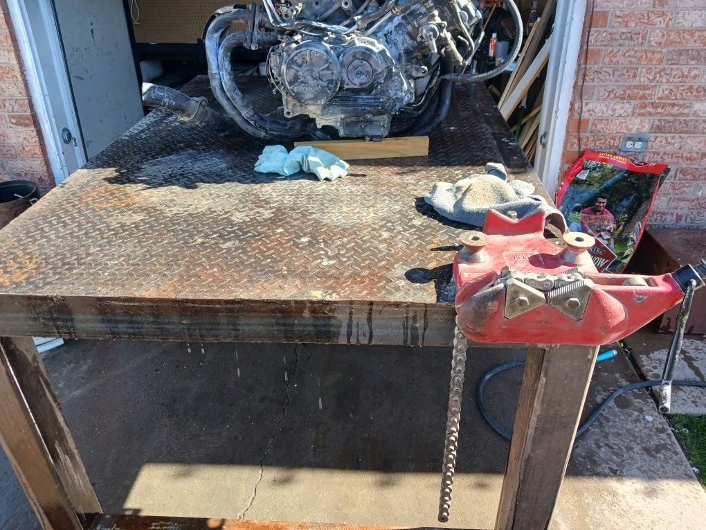 Heavy Duty Welding Table With Pipe Vise