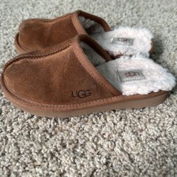 Ugg Slides Size 10 Kids $25