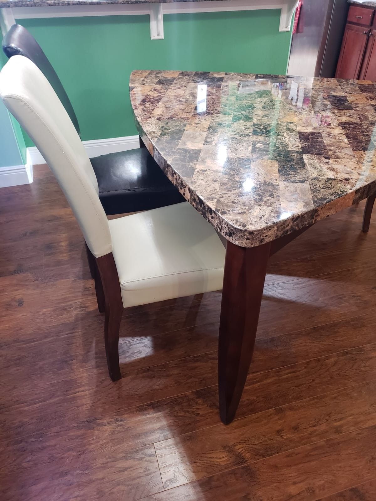 Eat in kitchen table and chair set (used but in good condition)