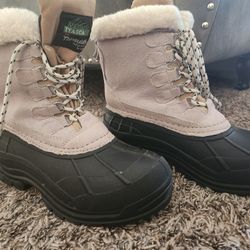 Snow Boots - Women's Size 6 