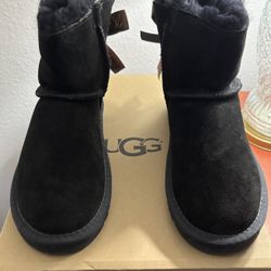 Rep UGG SIZE 6 Women’s 