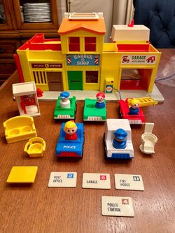 Classic vintage little tikes 1973 family village set