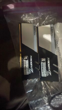 Ddr4.  2 x 8 gb  = 16 gb of ram