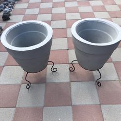 New Flower Pots Made Out Of Cement And Steel Stand