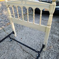 TWIN/SINGLE DIXIE Headboard and Metal Bed Frame-Vintage!