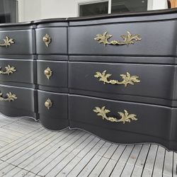 AMAZING Dresser. 