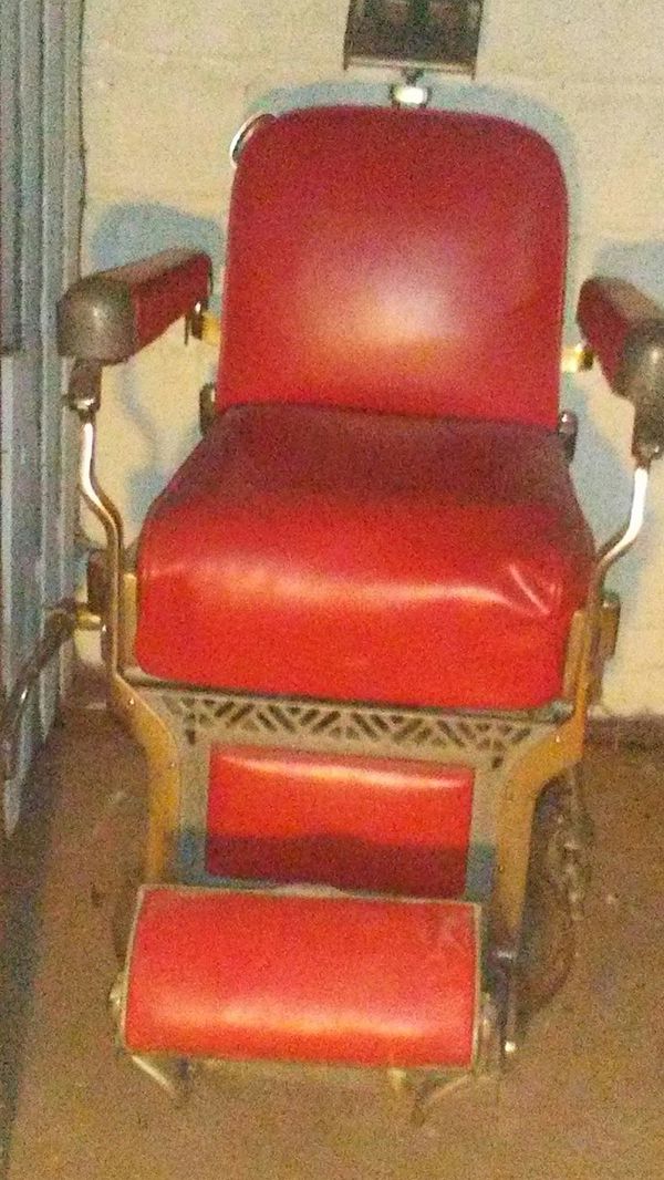 Koken barber chair 50s for Sale in Pittsburgh, PA - OfferUp