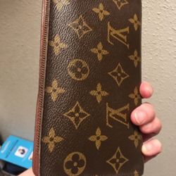 Authentic Pre-loved LV Zippy Wallet