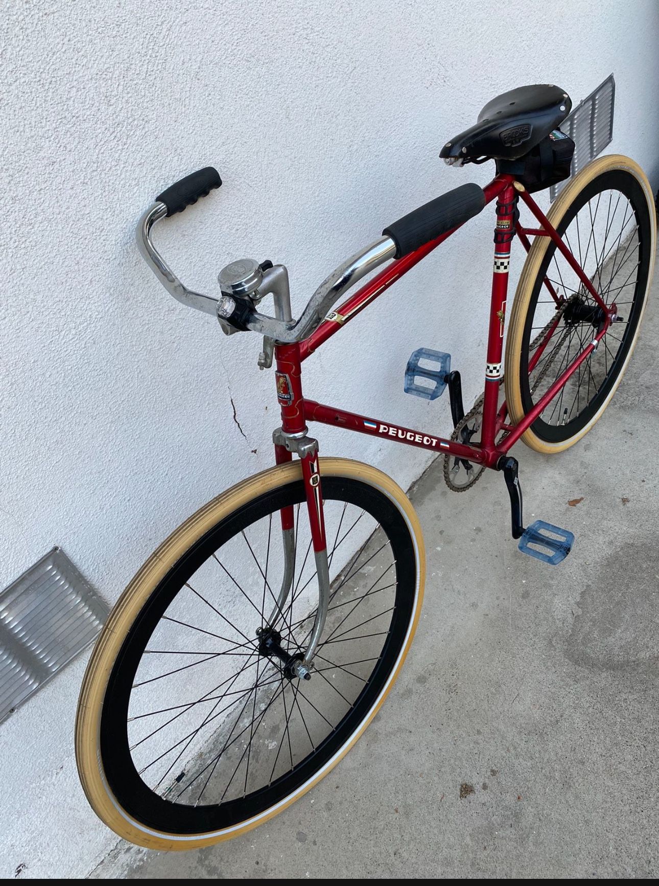 Vintage Red Peugeot Bicycle Cruiser Road for Sale in Alhambra, CA
