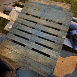 Free 2 Blue Pallets