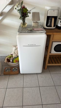 Daewoo Vintage Mini Fridge