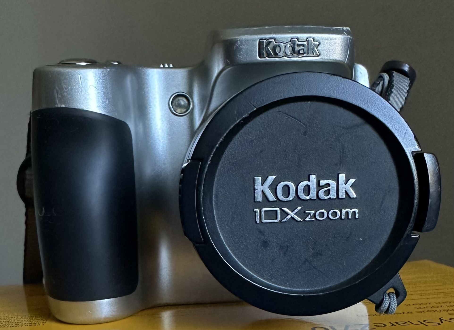 Kodak EasyShare Z710 7.1MP 10x Optical Zoom 2.0" LCD Screen Digital Camera Silver