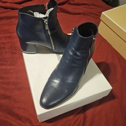 Calvin Klein Navy Blue Size 7 Half Boot