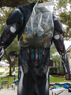 HALO custome..Kids Size 10. Only $15