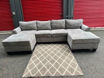 Sectional Couch with Storage!! Delivery Available 🚚!! Dimensions: 117” Length x 32” Height x 61” Depth ( 32” Depth Middle Section)