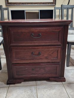 Solid wood 3 drawer nightstand cherry