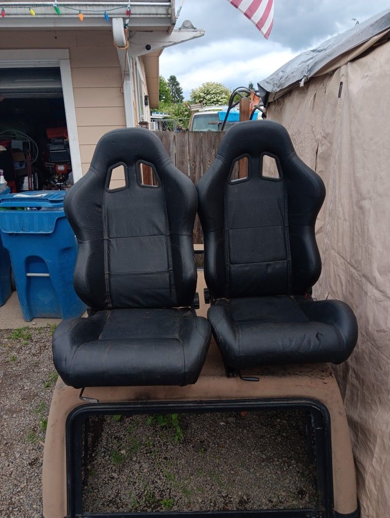 Racing bucket seats.