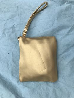 Small clutch with folding flats