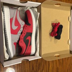  never worn woman jordans 1 low se 