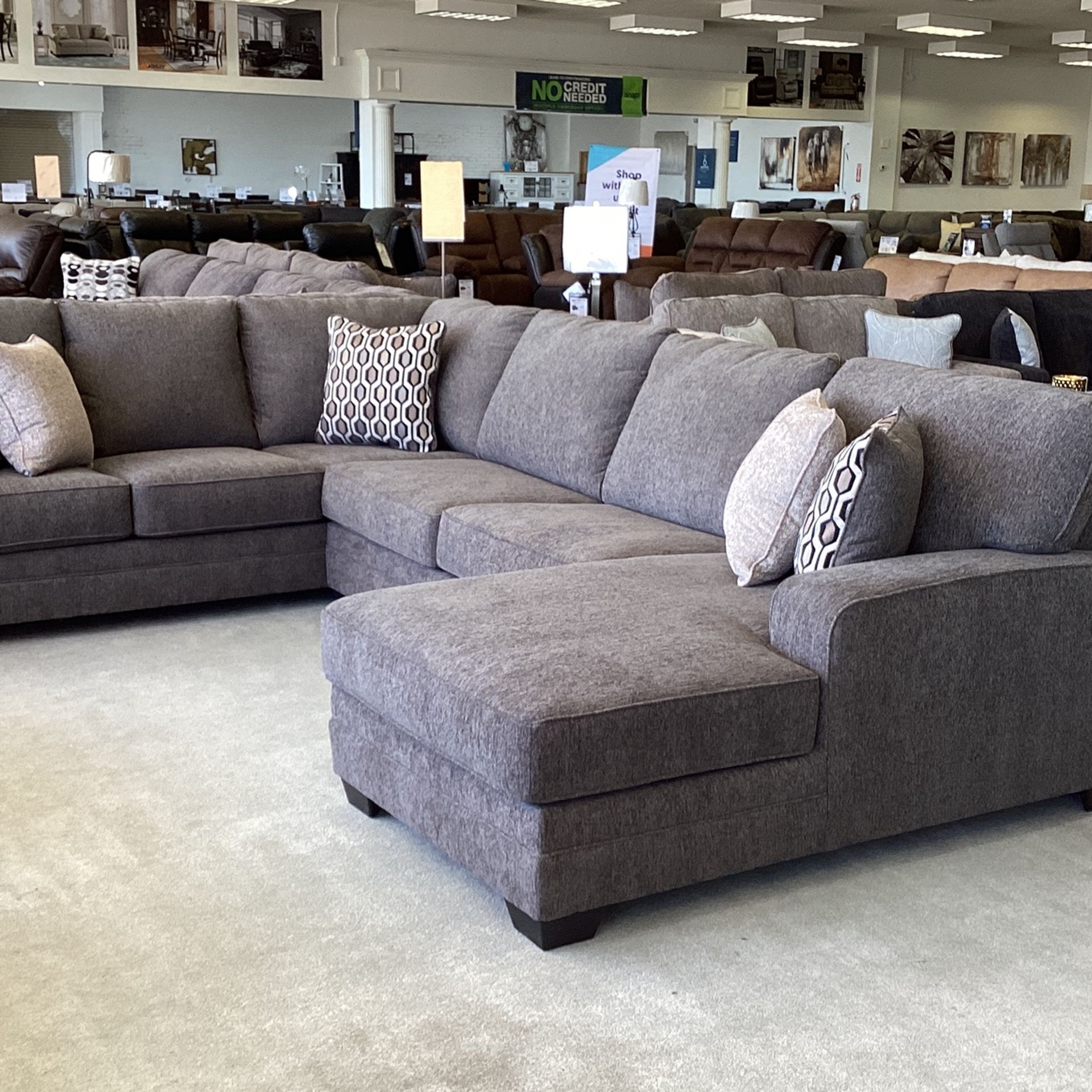 Tracling 3pc Sectional with Chaise