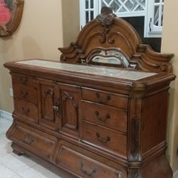 Michael Amini Toscano Dresser w/Mirror