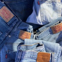Women’s // Teens Levi’s Jeans Size 26 To 29s