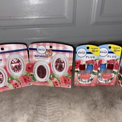 Febreze Small Spaces, Plug In Refills & Spray Bundle 