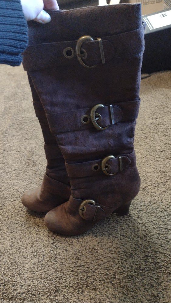 Women's Boots Size 8