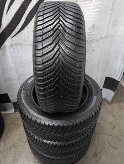 215/55r17 "Near Brand New" Michelin Cross Climate 2 studless winter snow tires