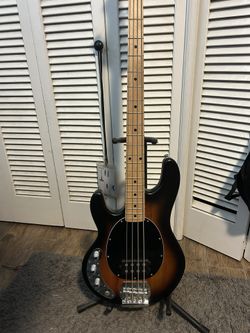 Left handed Stingray Bass