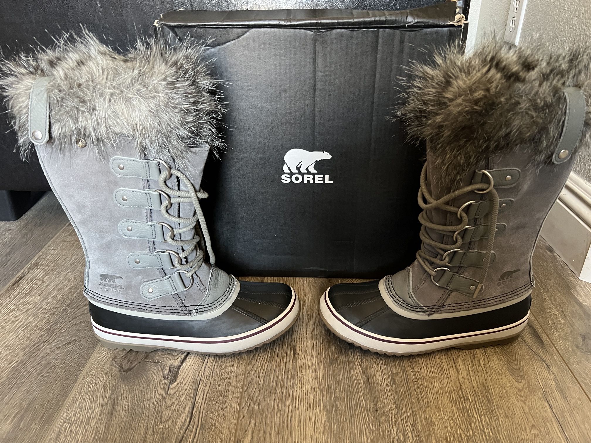 SOREL WOMEN'S JOAN OF ARCTIC SIZE 7 