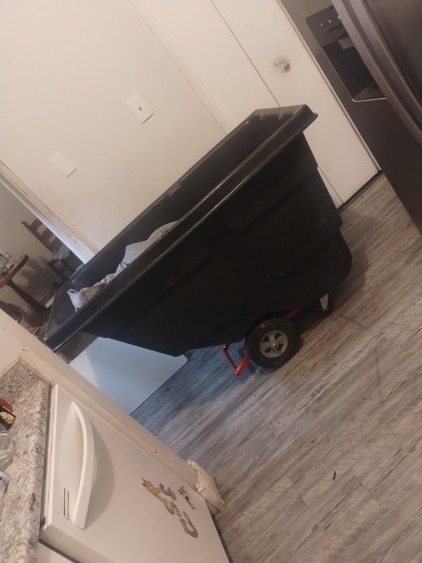 Rubbermaid Janitorial Utility Cart / Dumpster