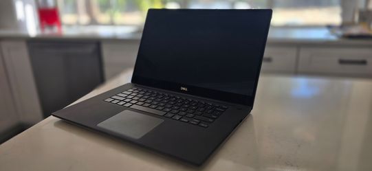 Pretine Dell Precision 5540 32Gb RAM 1Tb NVMe  NVIDIA Quadro 4Gb