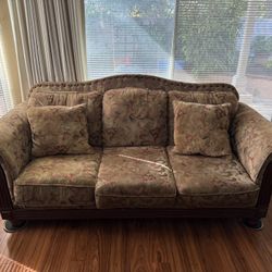 Couch / Sofa - Great condition
