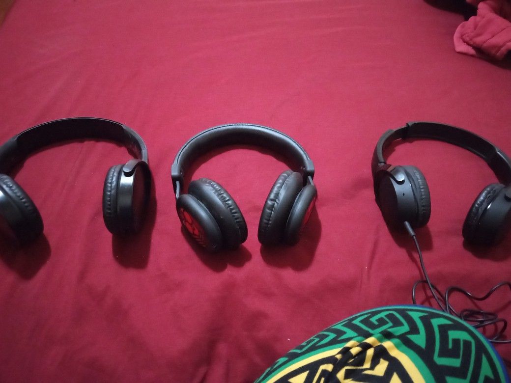 3 Headphones 